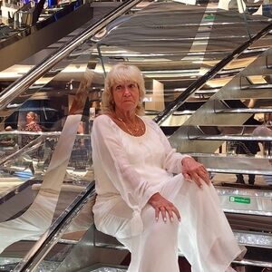 Meet your Posher, Posh